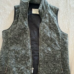 Abercrombie & Fitch gray vest